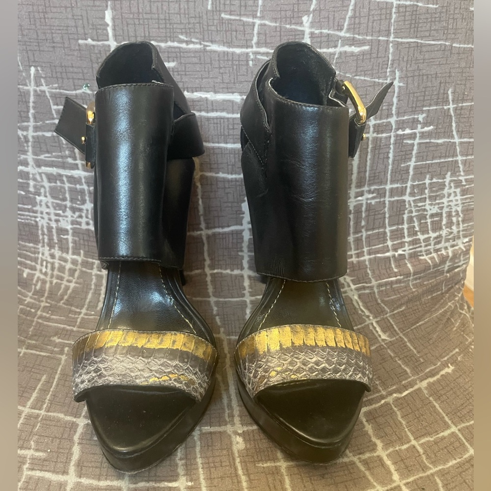 Report Signature Black and Gold Heeled Sandals